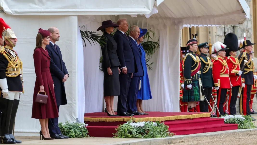 Donald y Melania Trump depositan una corona de flores en la tumba de Isabel II en Windsor
