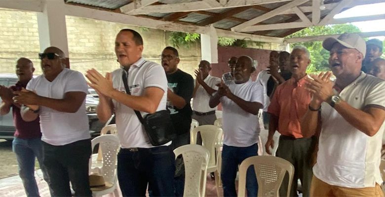 Choferes de Los Alcarrizos denuncian que alcalde Junior Santos pretende apoderarse de rutas alimentadoras